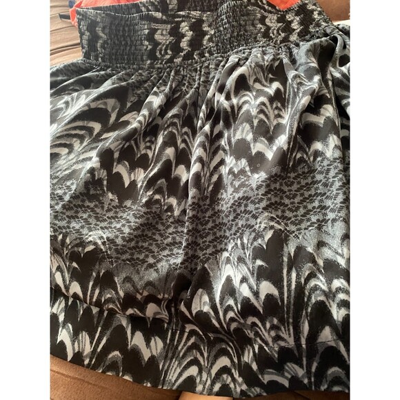Banana Republic Black and Gray Mini Skirt Medium With Pockets - Picture 2 of 9